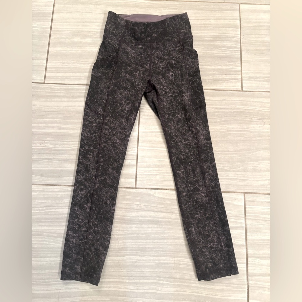 Lululemon Wunder Train 23” Crop Leggings - Picture 2 of 5